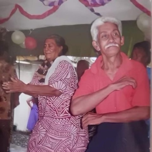 Meet your Posher, Helen - Picture 1 of 1